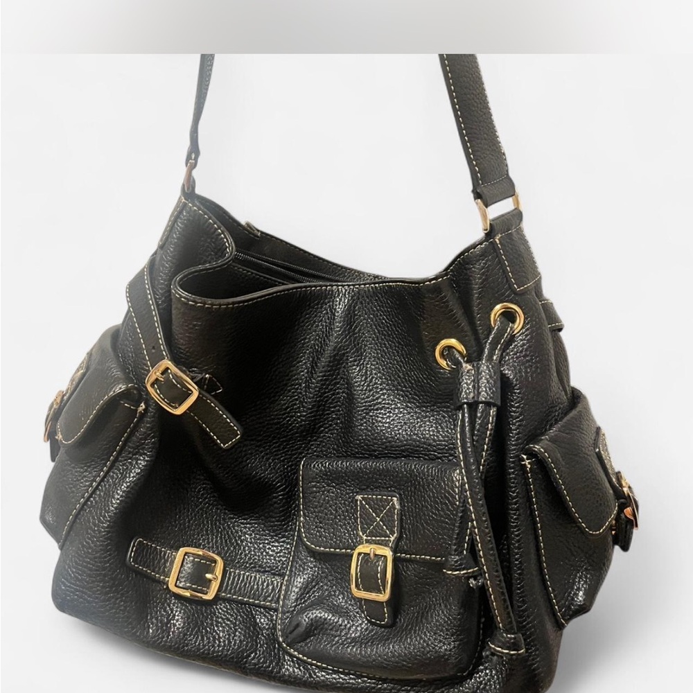 Elegant Black Leather Shoulder Bag